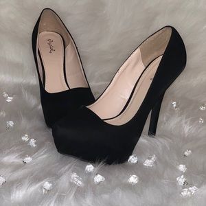 Mady Style pumps by Qupid